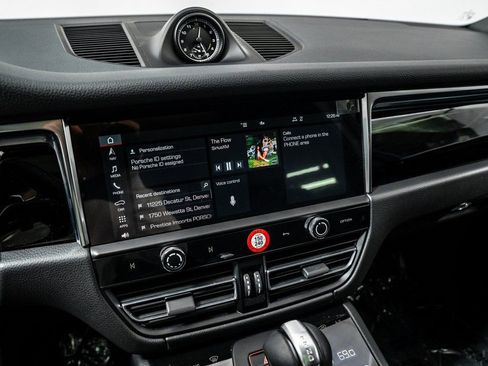 Used 2025 Porsche Macan image 17