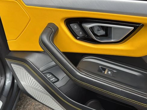 Used 2019 Lamborghini Urus AWD/4WD image 20