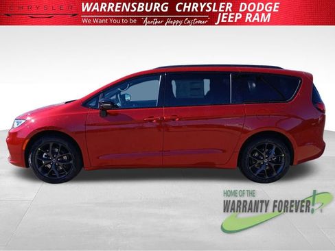 New 2026 Chrysler Pacifica Select image 7