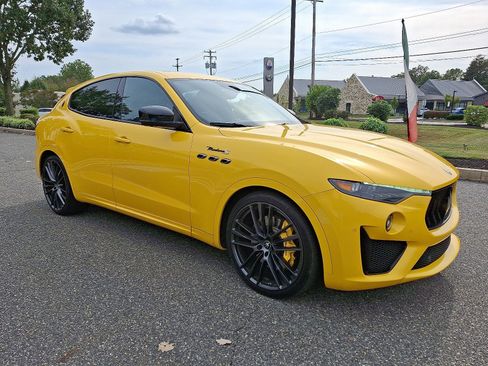 Used 2022 Maserati Levante Modena S image 3