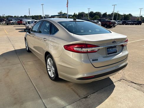 Used 2018 Ford Fusion SE FWD image 6