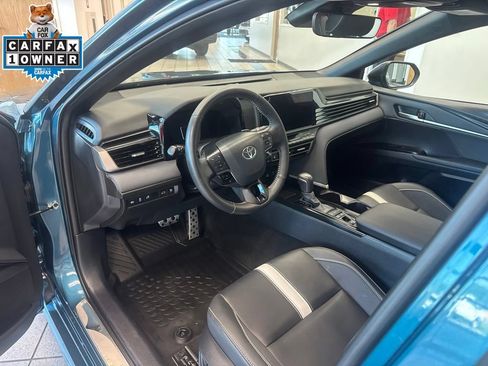 Used 2025 Toyota Camry SE w/ Convenience Package FWD image 2