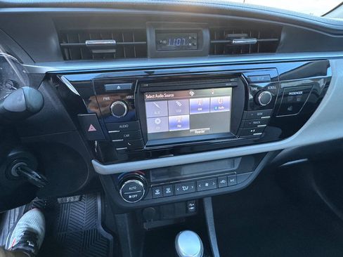 Used 2015 Toyota Corolla LE FWD image 18
