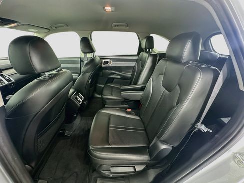 Used 2021 Kia Sorento EX AWD/4WD image 28
