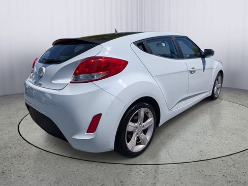 Used 2014 Hyundai Veloster FWD image 3