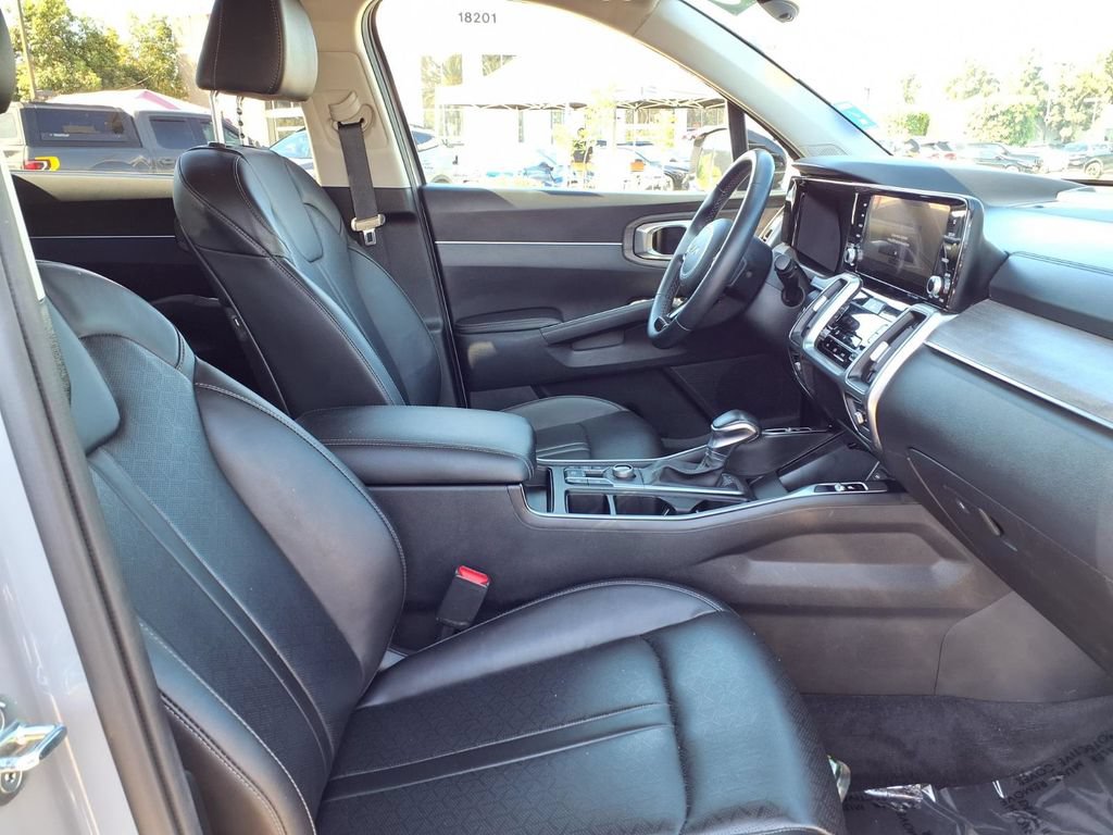 Certified 2023 Kia Sorento X-Line EX AWD/4WD image 7