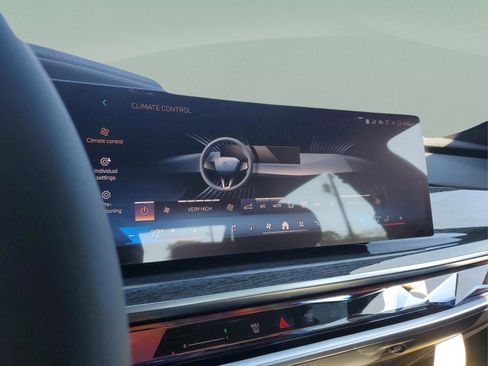 Used 2025 BMW 750e xDrive image 27