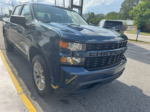 Used 2020 Chevrolet Silverado 1500 Custom w/ Custom Value Package AWD/4WD image 8