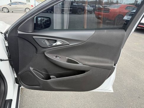 Used 2018 Chevrolet Malibu LT image 19