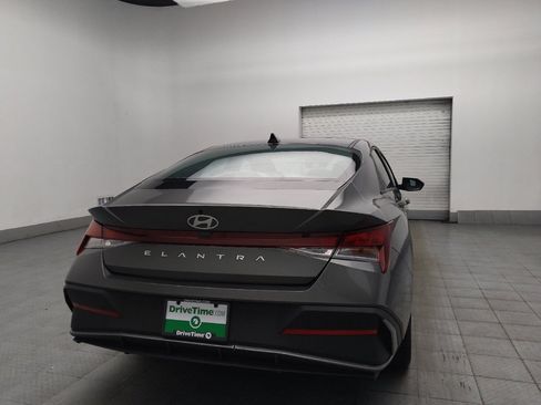 Used 2025 Hyundai Elantra SE FWD image 7