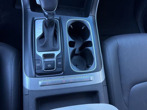 Used 2023 Kia Carnival LX image 28