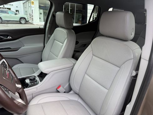 Used 2023 GMC Acadia SLT w/ Technology Package AWD/4WD image 14