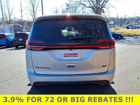 New 2026 Chrysler Pacifica Select image 6