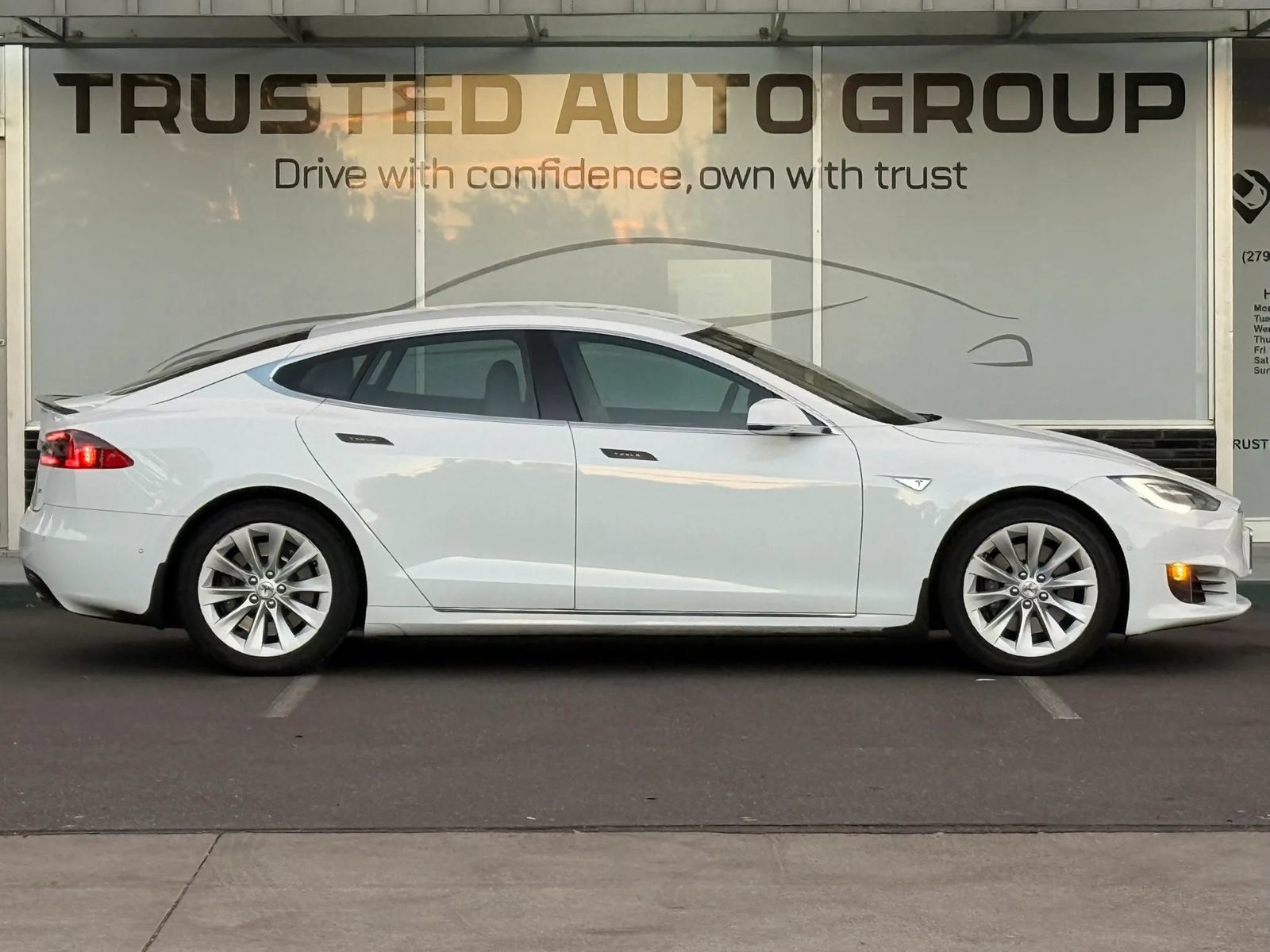Used 2016 Tesla Model S 75 RWD image 4