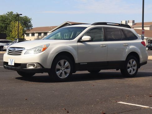 Used 2010 Subaru Outback 2.5i Premium AWD/4WD image 11