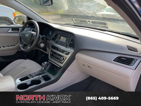 Used 2017 Hyundai Sonata SE FWD image 4