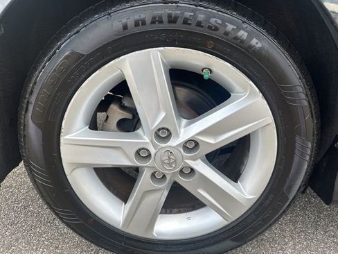 Used 2014 Toyota Camry SE image 11