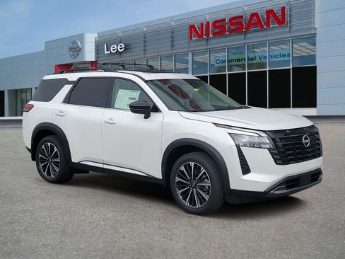 New 2026 Nissan Pathfinder Platinum image 1