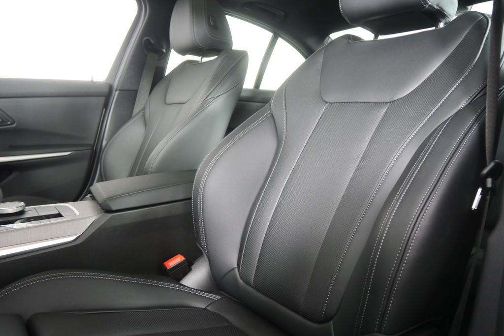 Certified 2026 BMW 330i Sedan RWD image 10