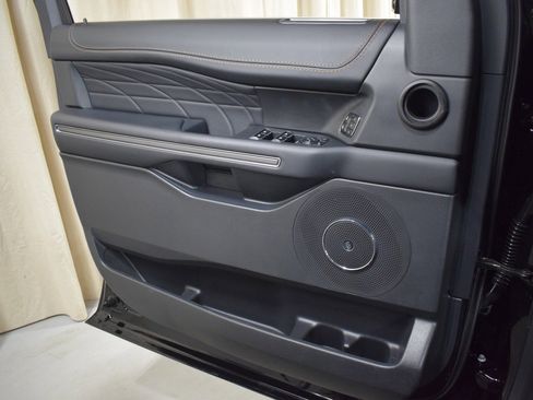 Used 2023 Ford Expedition Platinum image 36