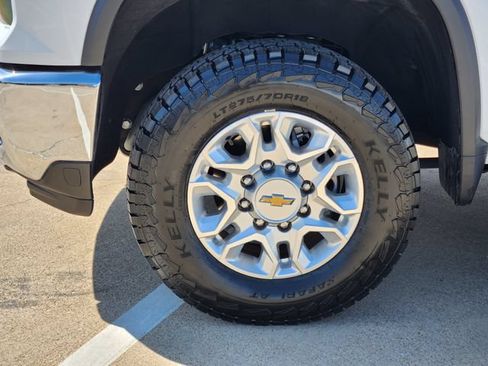Used 2024 Chevrolet Silverado 2500 LT w/ Texas Edition AWD/4WD image 17