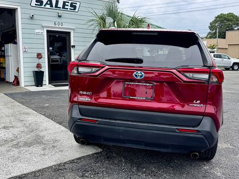 Used 2020 Toyota RAV4 LE AWD/4WD image 4
