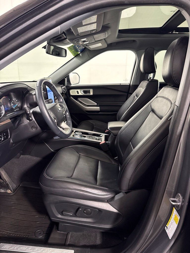 Used 2023 Ford Explorer Limited w/ Limited Technology Package AWD/4WD image 18