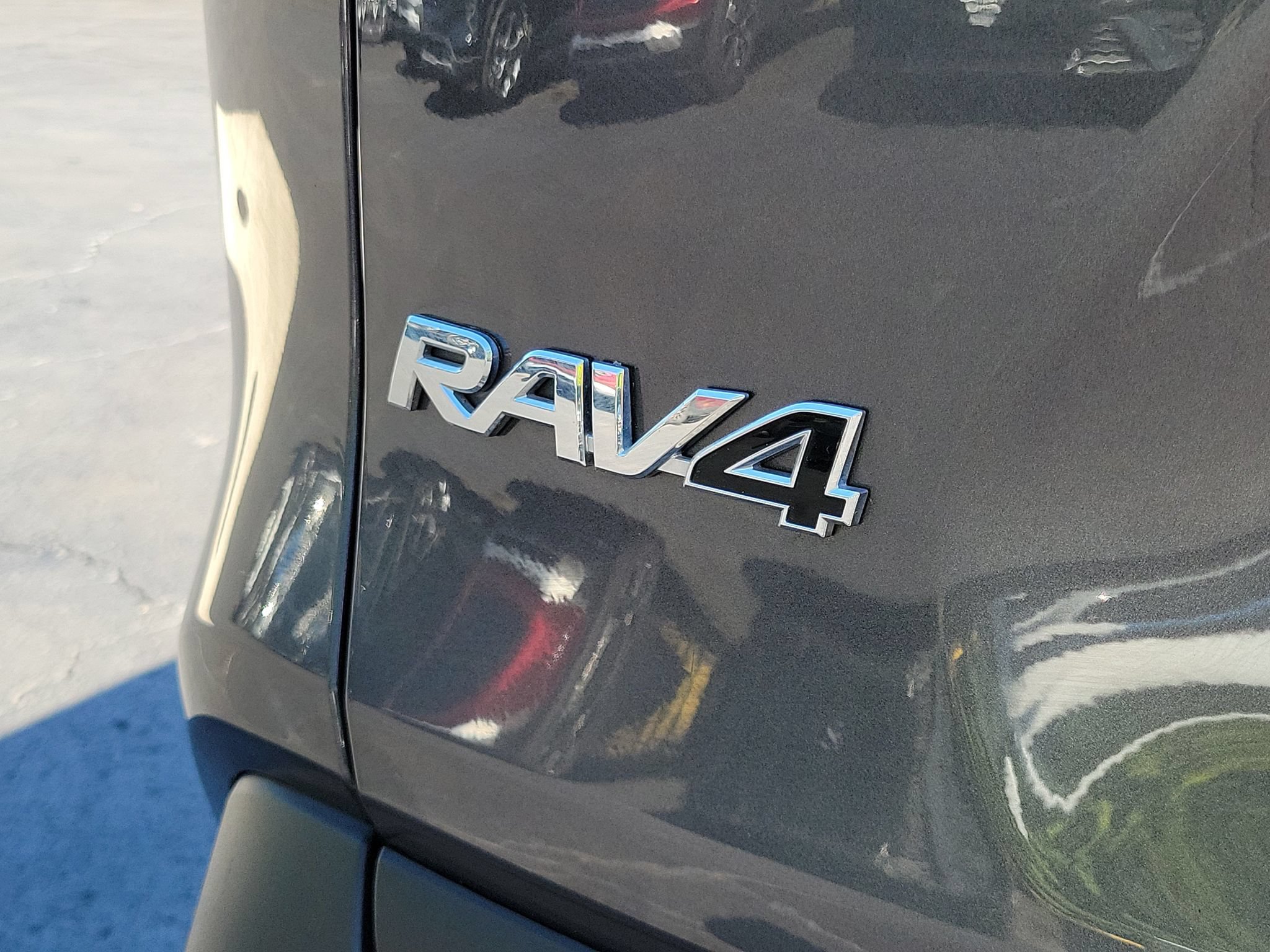 Used 2025 Toyota RAV4 XLE FWD image 28