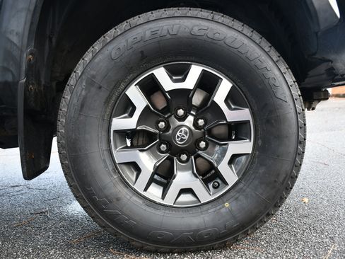 Used 2017 Toyota Tacoma TRD Off-Road image 21