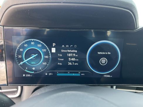 Used 2024 Hyundai Elantra SEL w/ Convenience Package image 11