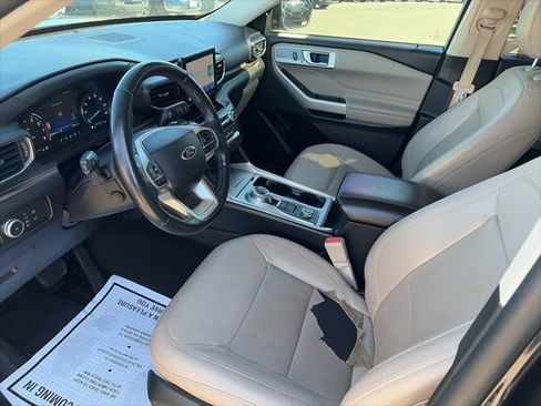 Used 2021 Ford Explorer Limited w/ Equipment Group 301A AWD/4WD image 16
