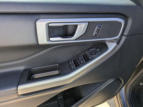 Used 2023 Ford Explorer XLT image 9