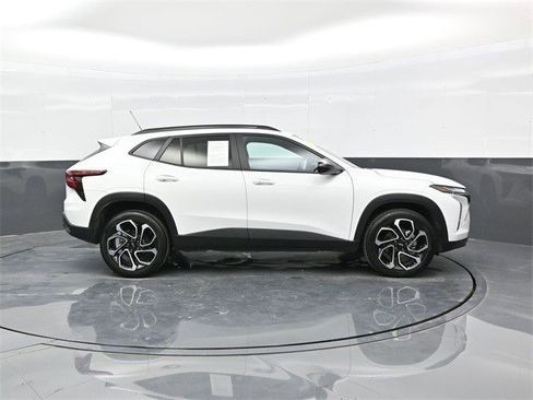 Certified 2025 Chevrolet Trax RS w/ Sunroof Package image 7