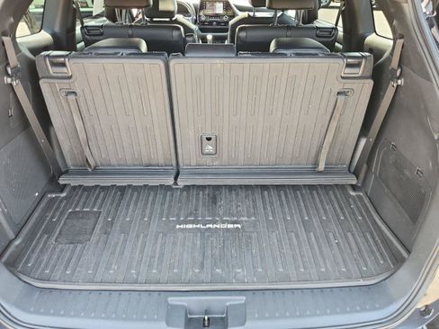Used 2021 Toyota Highlander XSE AWD/4WD image 16