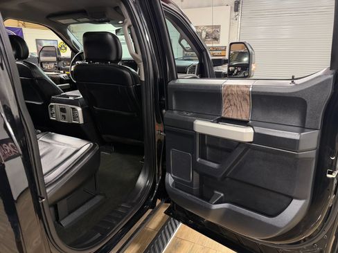 Used 2017 Ford F250 Lariat w/ Lariat Value Package AWD/4WD image 17
