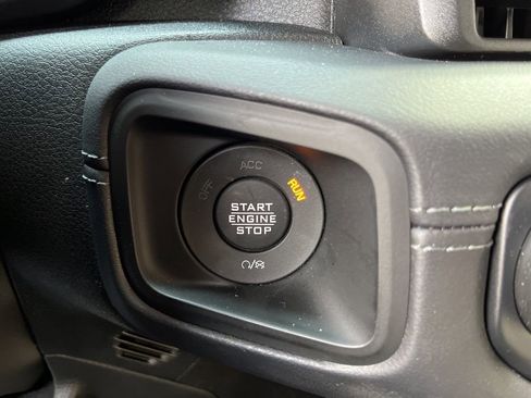 Used 2025 Jeep Gladiator Mojave w/ Convenience Group image 40