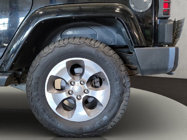 Used 2018 Jeep Wrangler Unlimited Sahara AWD/4WD image 25