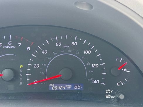 Used 2011 Toyota Camry LE FWD image 10