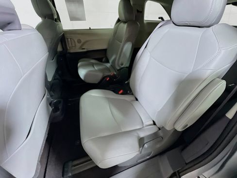 Certified 2024 Toyota Sienna XLE FWD image 22
