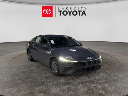Used 2024 Hyundai Elantra SEL FWD image 13