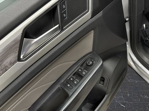 Used 2021 Volkswagen Atlas Cross Sport SE image 26