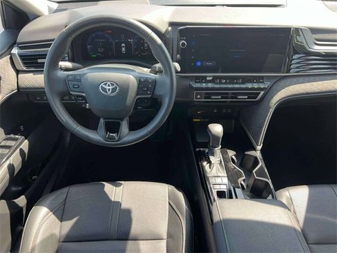 Used 2025 Toyota Camry XLE image 16