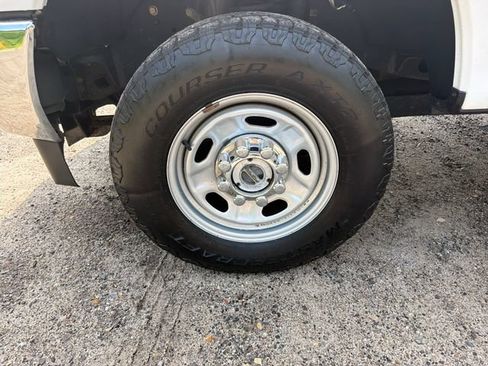 Used 2018 Ford F250 XL w/ Power Equipment Group AWD/4WD image 31