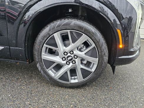 New 2026 Cadillac Optiq Luxury 2 image 15