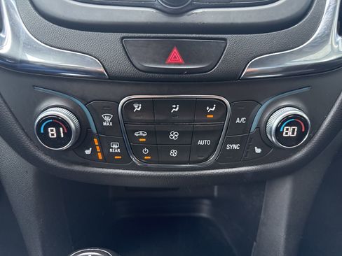 Used 2021 Chevrolet Equinox LT image 25