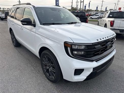 New 2025 Ford Expedition Platinum w/ Stealth Performance Package image 3