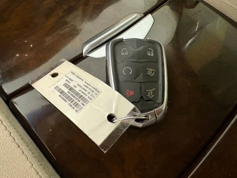 Used 2017 Cadillac Escalade Premium Luxury image 34