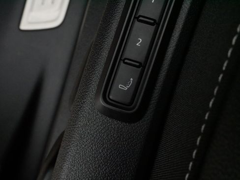 Used 2025 Volkswagen Atlas Cross Sport SEL Premium R-Line image 34