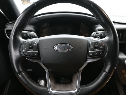 Used 2020 Ford Explorer Platinum w/ Premium Technology Package image 13