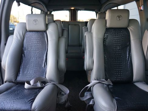 Used 2016 Chevrolet Express 2500 Extended image 35